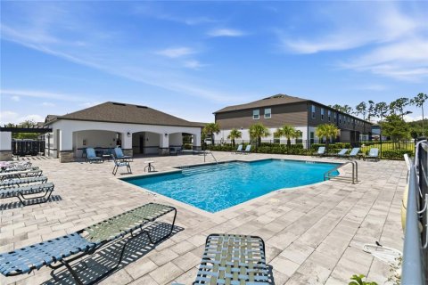 Townhouse in TOWNS AT LAKE MONROE COMMONS in Sanford, Florida 3 bedrooms, 147.44 sq.m. № 2400134 - photo 30