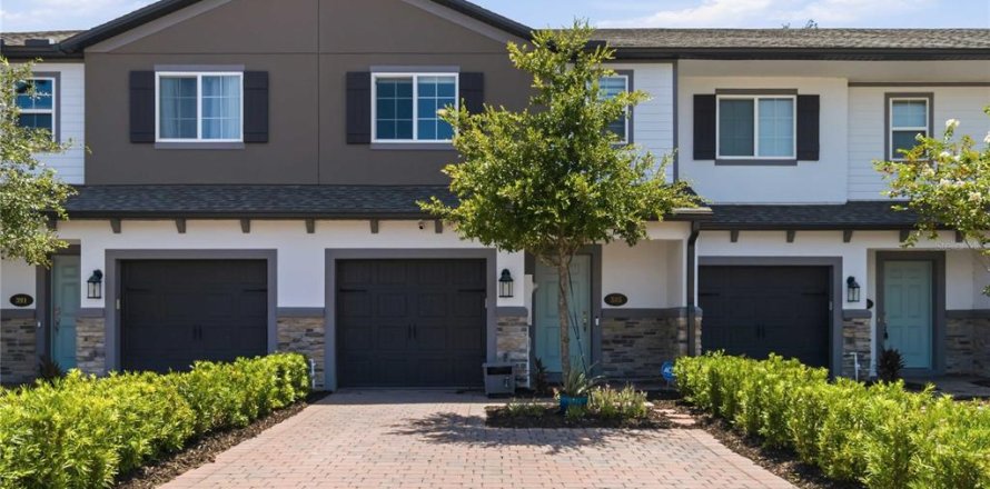 Townhouse in TOWNS AT LAKE MONROE COMMONS in Sanford, Florida 3 bedrooms, 147.44 sq.m. № 2400134