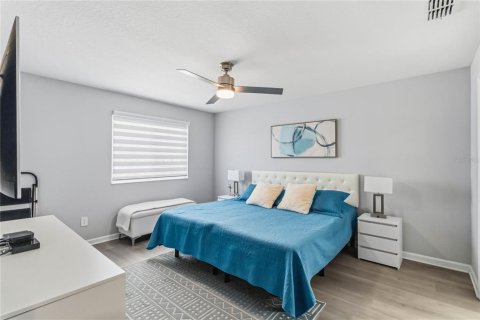 Townhouse in TOWNS AT LAKE MONROE COMMONS in Sanford, Florida 3 bedrooms, 147.44 sq.m. № 2400134 - photo 16