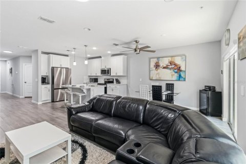Townhouse in TOWNS AT LAKE MONROE COMMONS in Sanford, Florida 3 bedrooms, 147.44 sq.m. № 2400134 - photo 7