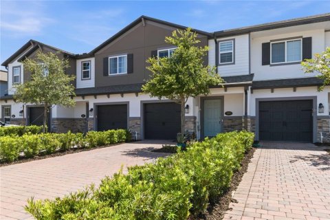 Townhouse in TOWNS AT LAKE MONROE COMMONS in Sanford, Florida 3 bedrooms, 147.44 sq.m. № 2400134 - photo 3