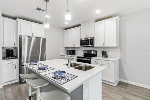Townhouse in TOWNS AT LAKE MONROE COMMONS in Sanford, Florida 3 bedrooms, 147.44 sq.m. № 2400134 - photo 11