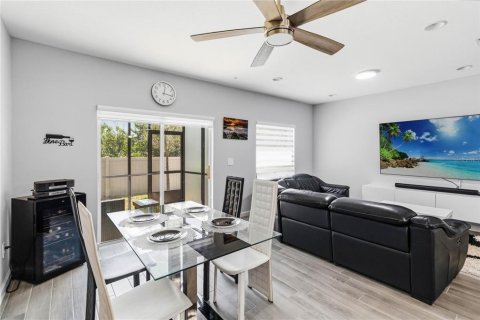 Townhouse in TOWNS AT LAKE MONROE COMMONS in Sanford, Florida 3 bedrooms, 147.44 sq.m. № 2400134 - photo 8