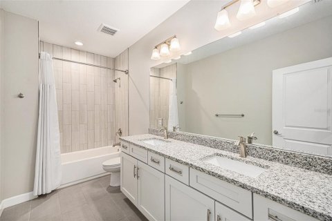 House in Land O' Lakes, Florida 4 bedrooms, 388.15 sq.m. № 1856567 - photo 29