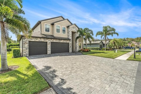 House in Land O' Lakes, Florida 4 bedrooms, 388.15 sq.m. № 1856567 - photo 5