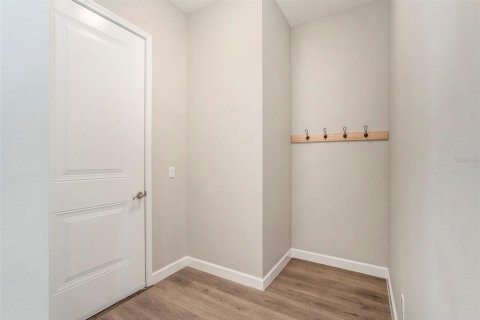 House in Land O' Lakes, Florida 4 bedrooms, 388.15 sq.m. № 1856567 - photo 12