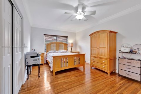 House in Miami, Florida 3 bedrooms, 158.96 sq.m. № 2016152 - photo 21