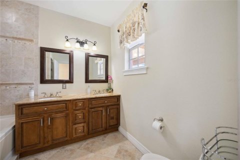 House in Sarasota, Florida 4 bedrooms, 192.77 sq.m. № 2218395 - photo 28