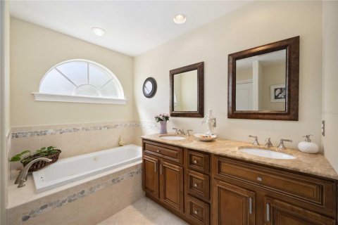 House in Sarasota, Florida 4 bedrooms, 192.77 sq.m. № 2218395 - photo 29