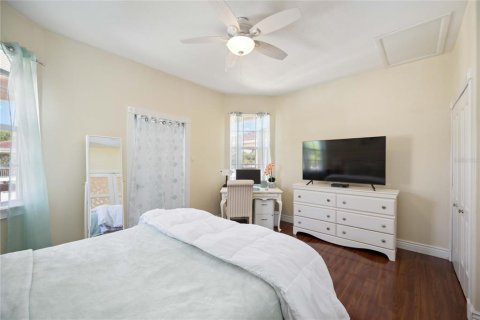 House in Sarasota, Florida 4 bedrooms, 192.77 sq.m. № 2218395 - photo 21