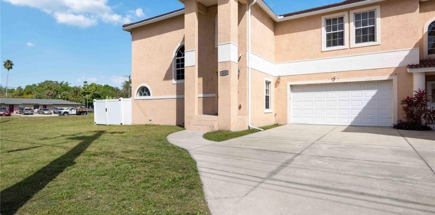 House in Sarasota, Florida 4 bedrooms, 192.77 sq.m. № 2218395