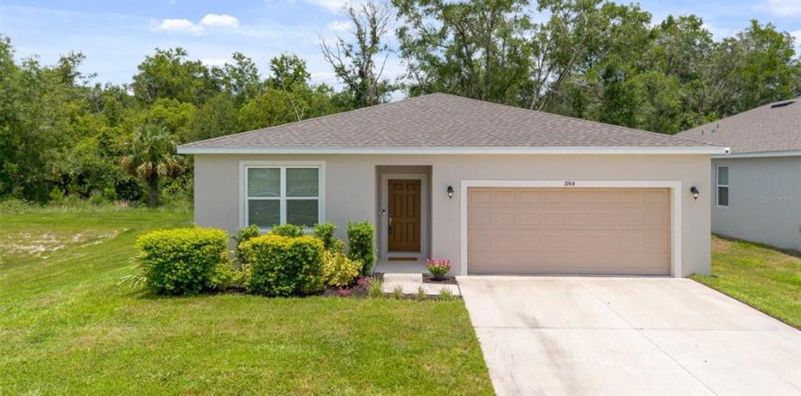House in Eustis, Florida 4 bedrooms, 166.39 sq.m. № 1804932