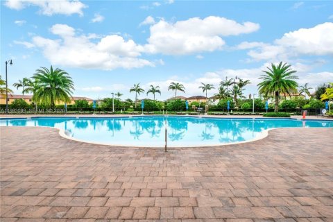 Casa en venta en Homestead, Florida, 5 dormitorios, 231.51 m2 № 2062811 - foto 16