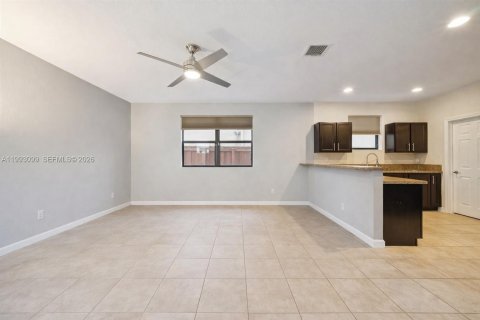 Casa en venta en Homestead, Florida, 5 dormitorios, 231.51 m2 № 2062811 - foto 8