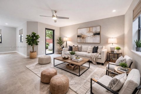 Casa en venta en Homestead, Florida, 5 dormitorios, 231.51 m2 № 2062811 - foto 2