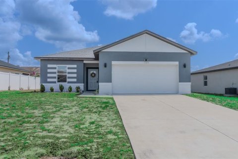 House in Poinciana, Florida 3 bedrooms, 120.4 sq.m. № 1687108 - photo 1