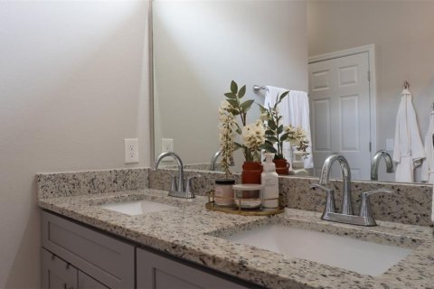 House in Poinciana, Florida 3 bedrooms, 120.4 sq.m. № 1687108 - photo 17