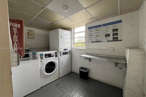 Снять в аренду кондоминиум в Пайнкрест, Флорида 2 спальни, 91.23м2, № 2154232 - фото 23