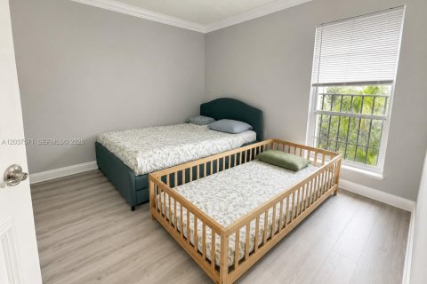 Снять в аренду кондоминиум в Пайнкрест, Флорида 2 спальни, 91.23м2, № 2154232 - фото 3