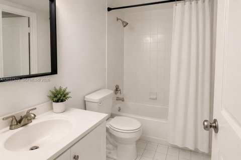 Снять в аренду кондоминиум в Пайнкрест, Флорида 2 спальни, 91.23м2, № 2154232 - фото 2