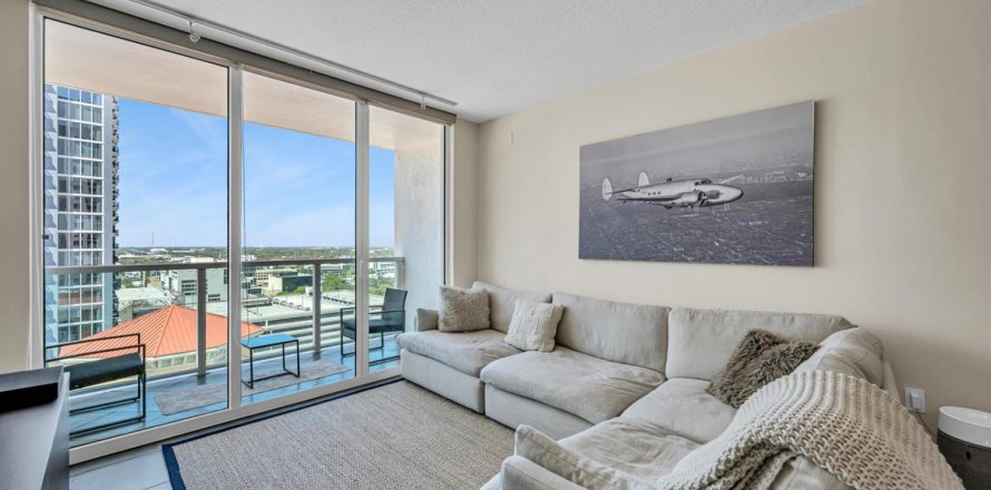Condo in Fort Lauderdale, Florida, 1 bedroom  № 2391823