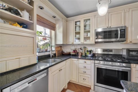 Купить виллу или дом в Майами, Флорида 3 спальни, 183.95м2, № 2056562 - фото 12