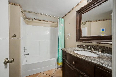 Купить кондоминиум в Майами, Флорида 2 спальни, 92.9м2, № 2251332 - фото 12