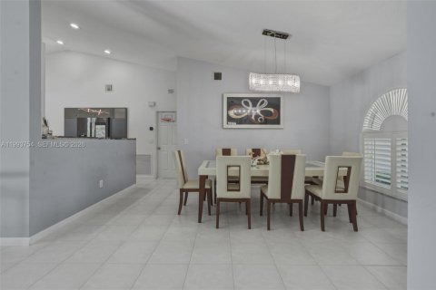 House in Davie, Florida 3 bedrooms, 186.18 sq.m. № 2055730 - photo 12