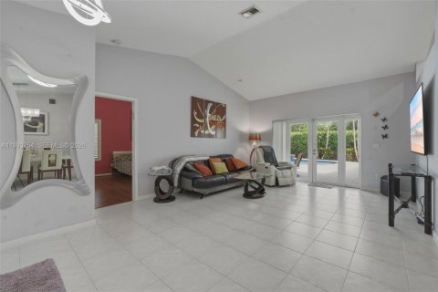 House in Davie, Florida 3 bedrooms, 186.18 sq.m. № 2055730 - photo 7