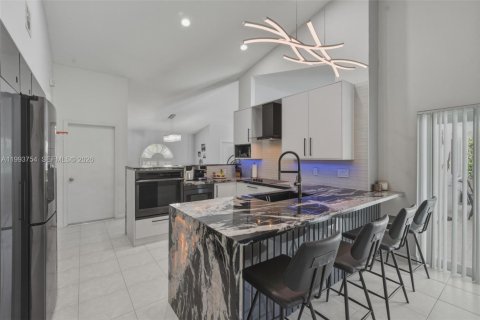 House in Davie, Florida 3 bedrooms, 186.18 sq.m. № 2055730 - photo 4