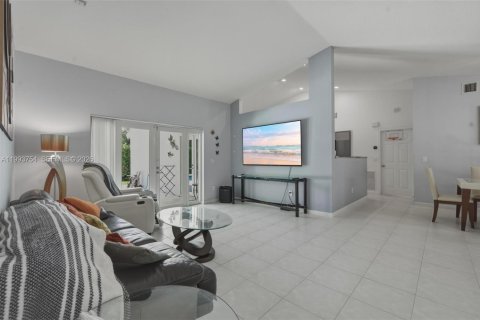 House in Davie, Florida 3 bedrooms, 186.18 sq.m. № 2055730 - photo 9