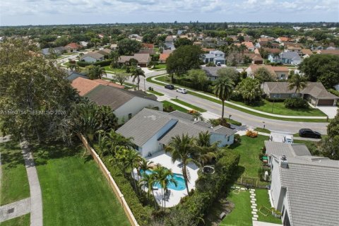 House in Davie, Florida 3 bedrooms, 186.18 sq.m. № 2055730 - photo 30