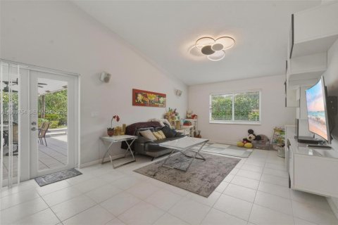 House in Davie, Florida 3 bedrooms, 186.18 sq.m. № 2055730 - photo 8