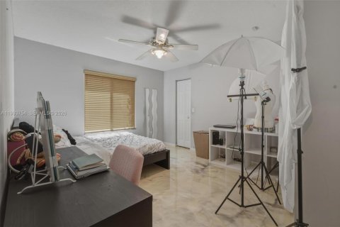 House in Davie, Florida 3 bedrooms, 186.18 sq.m. № 2055730 - photo 21