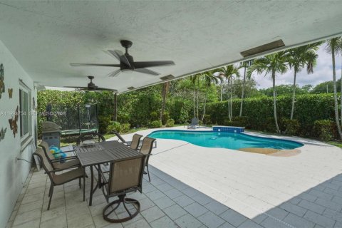 House in Davie, Florida 3 bedrooms, 186.18 sq.m. № 2055730 - photo 23