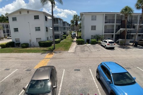 Condo in Bradenton, Florida, 1 bedroom № 2232496 - photo 27