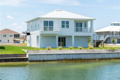 House in Hudson, Florida 3 bedrooms, 148.64 sq.m. № 2219261
