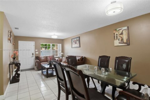 Touwnhouse à louer à Miami, Floride: 3 chambres, 171.68 m2 № 1965937 - photo 7