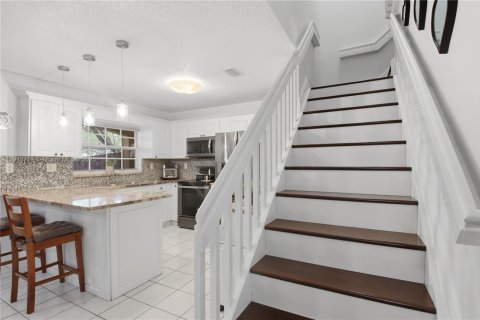 Touwnhouse à louer à Miami, Floride: 3 chambres, 171.68 m2 № 1965937 - photo 12