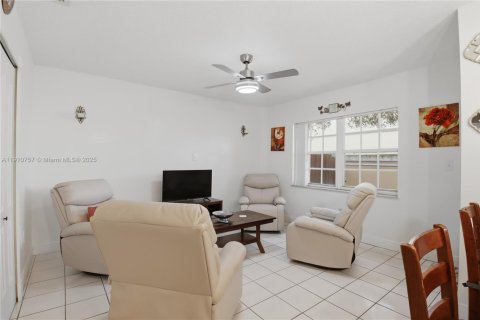 Touwnhouse à louer à Miami, Floride: 3 chambres, 171.68 m2 № 1965937 - photo 9