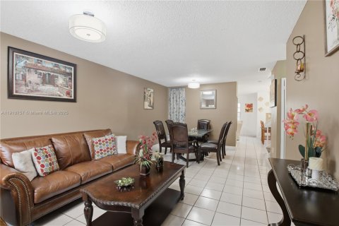 Touwnhouse à louer à Miami, Floride: 3 chambres, 171.68 m2 № 1965937 - photo 6