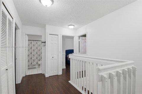 Touwnhouse à louer à Miami, Floride: 3 chambres, 171.68 m2 № 1965937 - photo 21