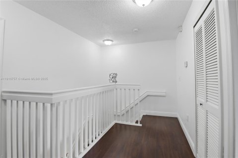 Touwnhouse à louer à Miami, Floride: 3 chambres, 171.68 m2 № 1965937 - photo 22