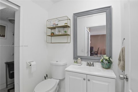 Touwnhouse à louer à Miami, Floride: 3 chambres, 171.68 m2 № 1965937 - photo 23