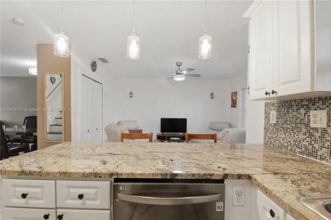 Touwnhouse à louer à Miami, Floride: 3 chambres, 171.68 m2 № 1965937 - photo 4