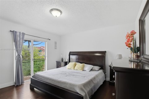 Touwnhouse à louer à Miami, Floride: 3 chambres, 171.68 m2 № 1965937 - photo 13