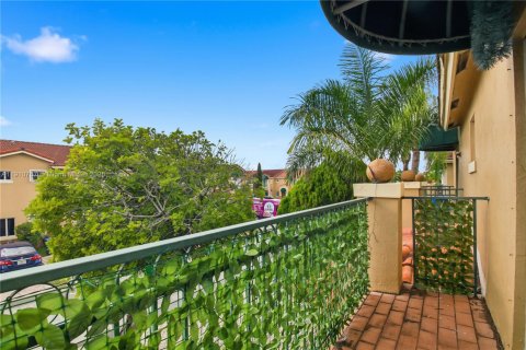 Touwnhouse à louer à Miami, Floride: 3 chambres, 171.68 m2 № 1965937 - photo 16