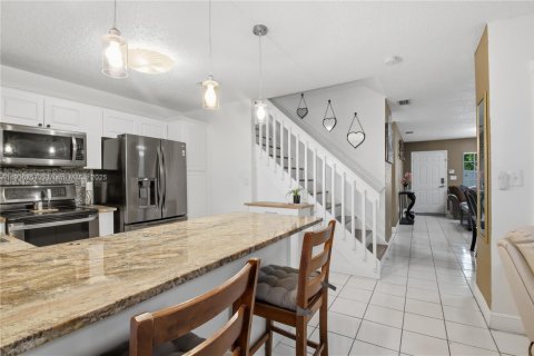 Touwnhouse à louer à Miami, Floride: 3 chambres, 171.68 m2 № 1965937 - photo 10