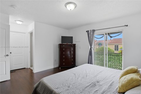 Touwnhouse à louer à Miami, Floride: 3 chambres, 171.68 m2 № 1965937 - photo 14