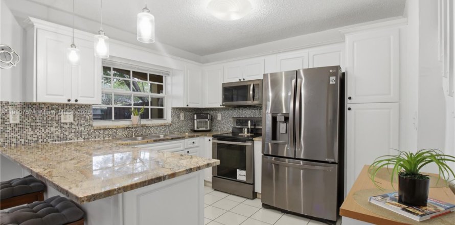 Touwnhouse à Miami, Floride 3 chambres, 171.68 m2 № 1965937